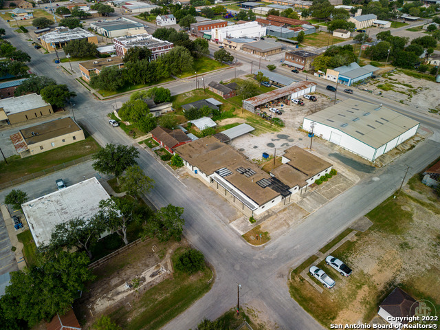 Listing photo id 13 for 200 Bowie St