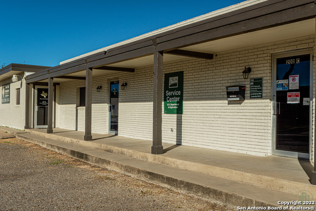 Listing photo id 0 for 200 Bowie St