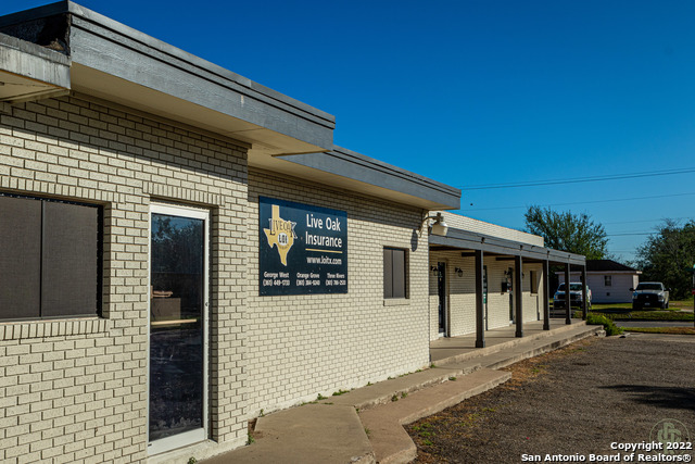 Listing photo id 1 for 200 Bowie St