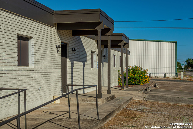 Listing photo id 3 for 200 Bowie St