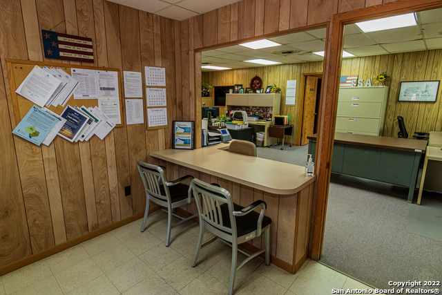 Listing photo id 6 for 200 Bowie St