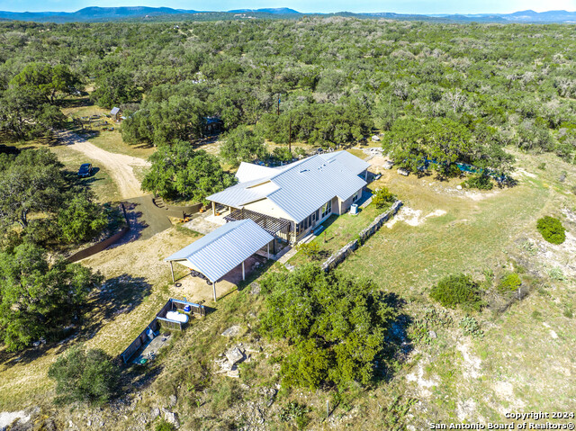 Listing photo id 2 for 440 Private Road 2321