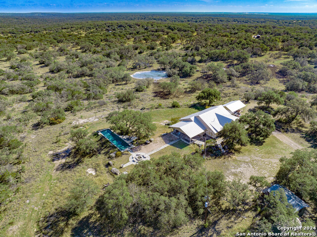 Listing photo id 3 for 440 Private Road 2321