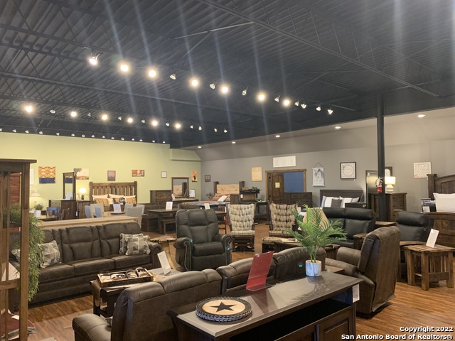 Listing photo id 10 for 2209 Main St E