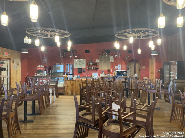 Listing photo id 24 for 2209 Main St E