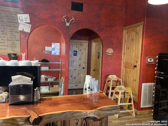 Listing photo id 26 for 2209 Main St E