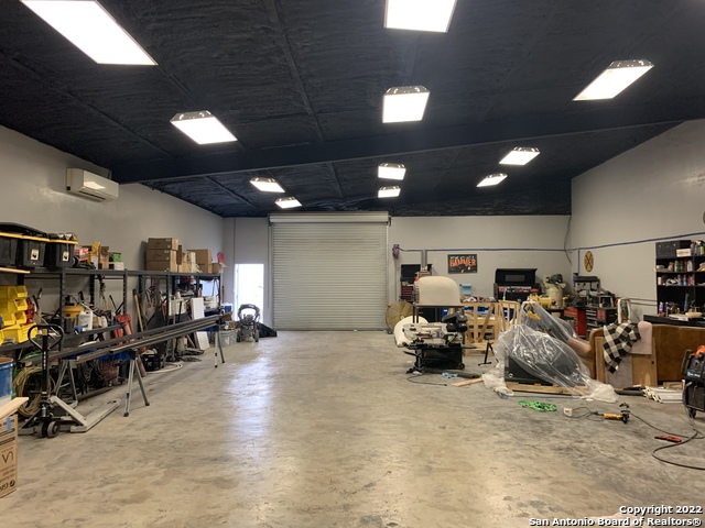 Listing photo id 37 for 2209 Main St E