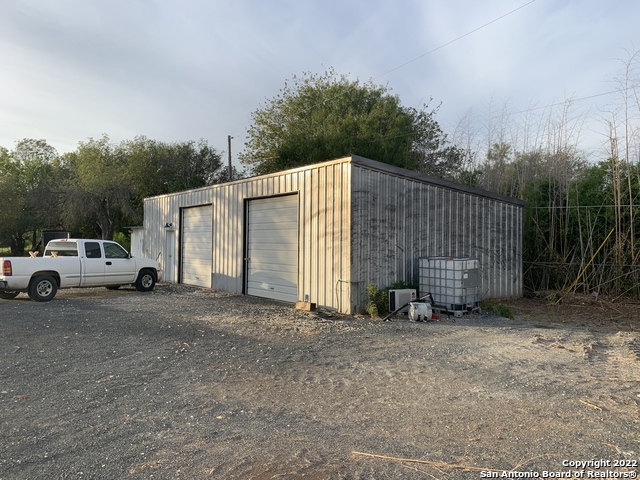 Listing photo id 40 for 2209 Main St E