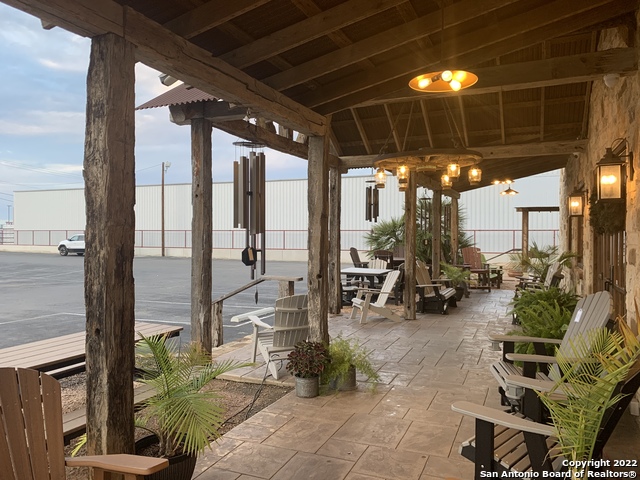 Listing photo id 4 for 2209 Main St E
