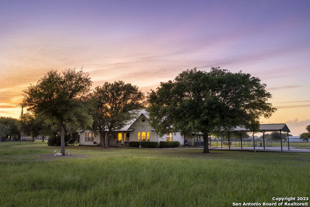 Listing photo id 4 for 1940 Lower Seguin Rd