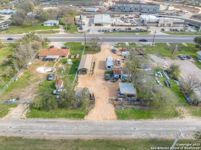 Listing photo id 8 for 1436 State Highway 46 S