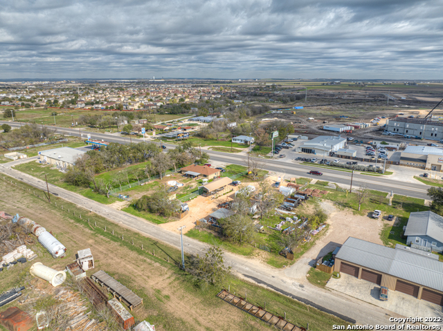 Listing photo id 9 for 1436 State Highway 46 S