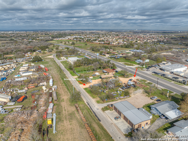 Listing photo id 11 for 1436 State Highway 46 S