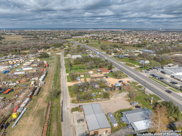 Listing photo id 12 for 1436 State Highway 46 S