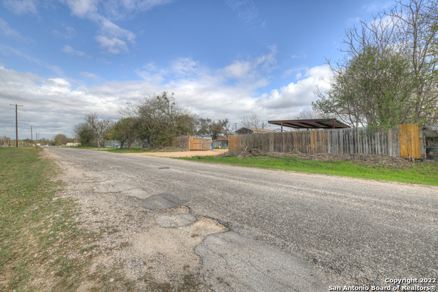 Listing photo id 15 for 1436 State Highway 46 S