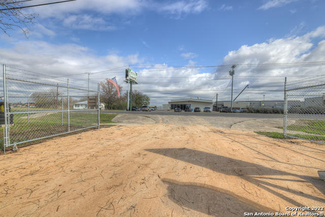 Listing photo id 17 for 1436 State Highway 46 S