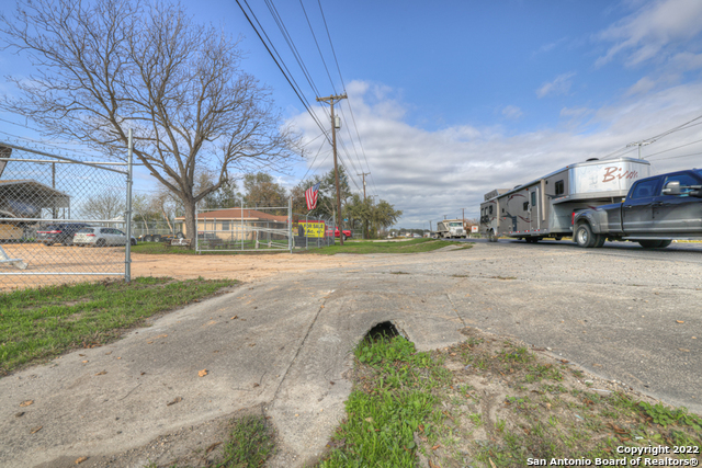 Listing photo id 18 for 1436 State Highway 46 S