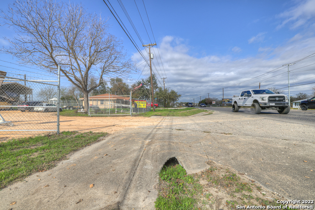 Listing photo id 19 for 1436 State Highway 46 S