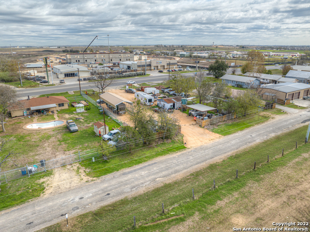 Listing photo id 4 for 1436 State Highway 46 S