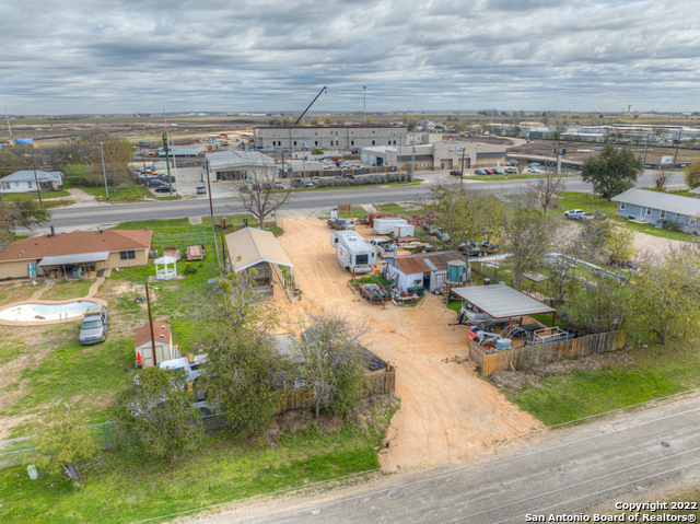 Listing photo id 5 for 1436 State Highway 46 S