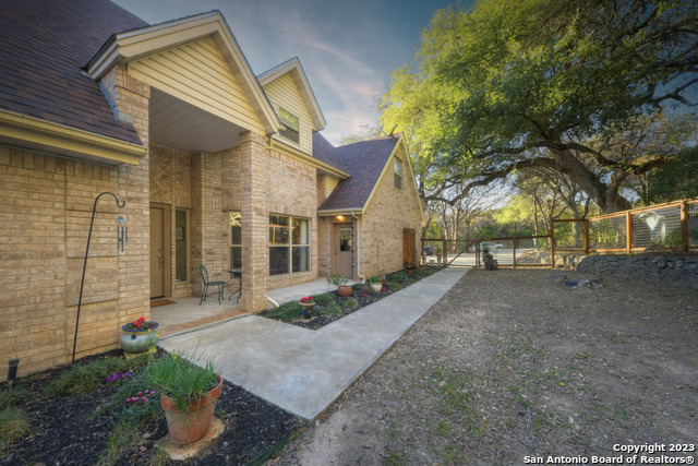 Listing photo id 20 for 850 Bluff Ridge Ct