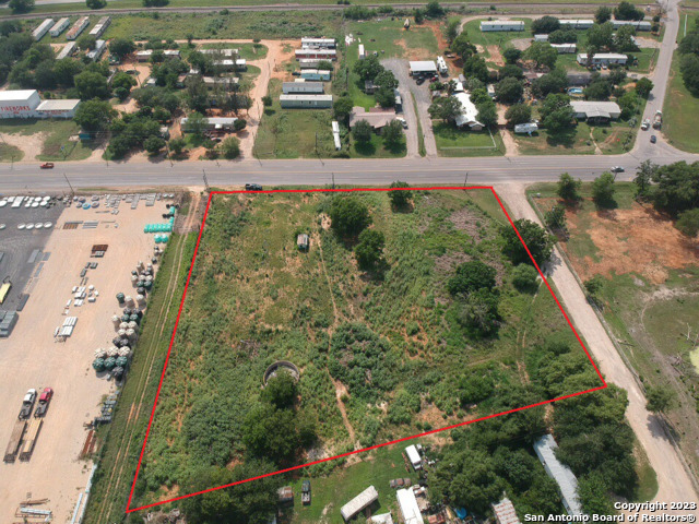 Listing photo id 2 for 1600 Bi 35  