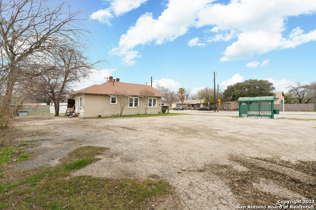 Listing photo id 2 for 1406 Hackberry St S