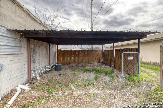 Listing photo id 12 for 317 Center
