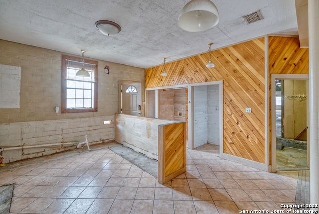 Listing photo id 13 for 317 Center