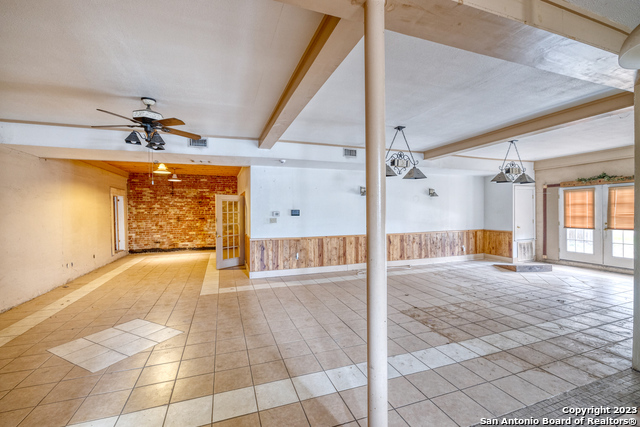 Listing photo id 14 for 317 Center
