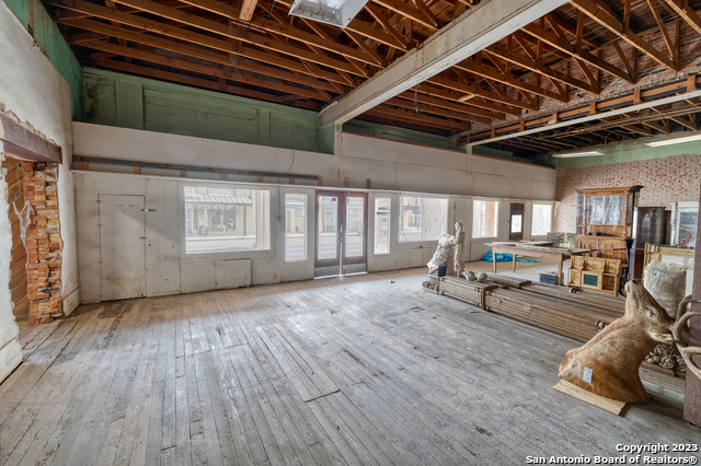 Listing photo id 15 for 317 Center