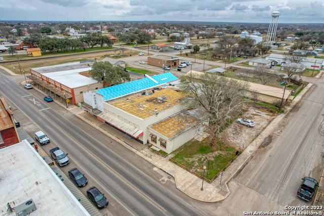 Listing photo id 16 for 317 Center
