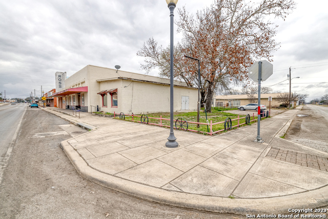 Listing photo id 0 for 317 Center