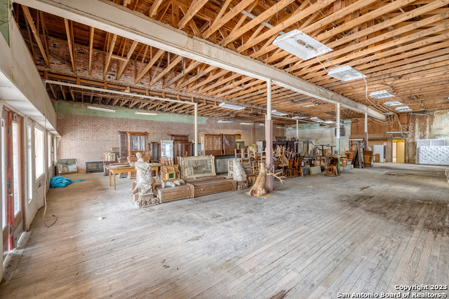 Listing photo id 2 for 317 Center