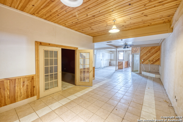 Listing photo id 6 for 317 Center