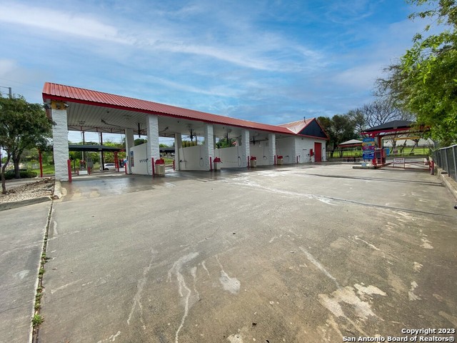 Listing photo id 1 for 4950 Evers Rd