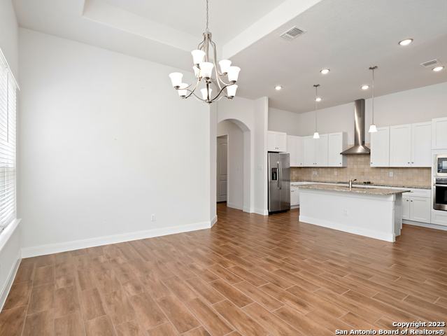 Listing photo id 9 for 530 Carriage House  42