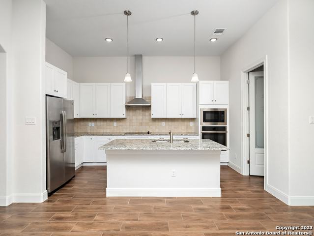 Listing photo id 11 for 530 Carriage House  42