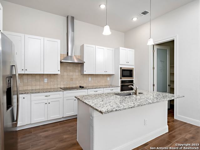 Listing photo id 12 for 530 Carriage House  42