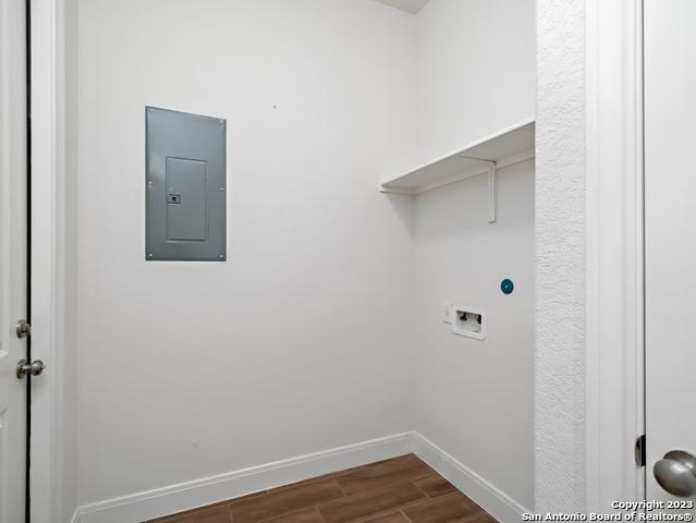 Listing photo id 13 for 530 Carriage House  42