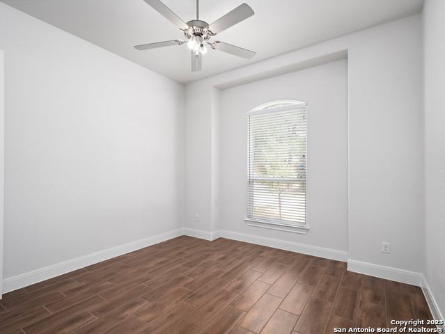 Listing photo id 14 for 530 Carriage House  42
