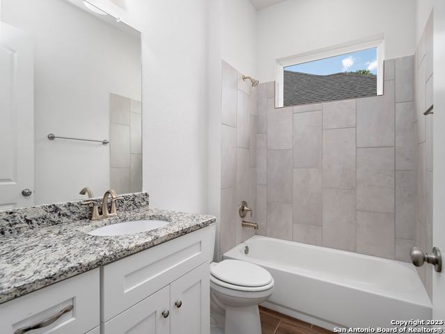 Listing photo id 15 for 530 Carriage House  42