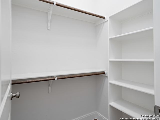 Listing photo id 16 for 530 Carriage House  42