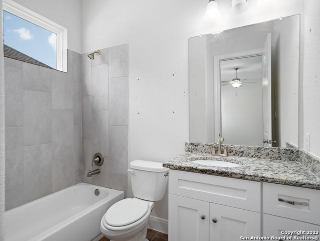 Listing photo id 17 for 530 Carriage House  42