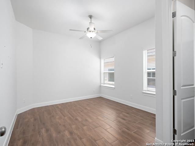 Listing photo id 19 for 530 Carriage House  42