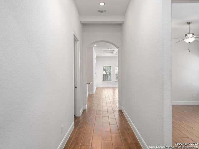 Listing photo id 20 for 530 Carriage House  42