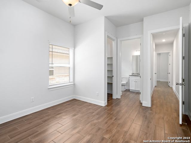 Listing photo id 21 for 530 Carriage House  42