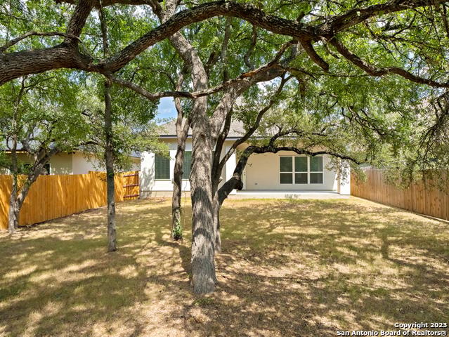Listing photo id 24 for 530 Carriage House  42