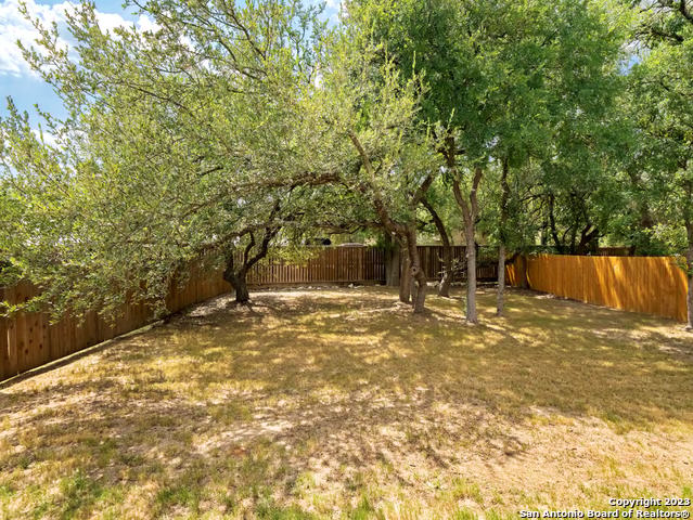 Listing photo id 25 for 530 Carriage House  42