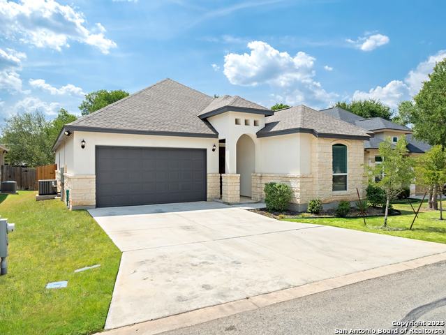 Listing photo id 1 for 530 Carriage House  42